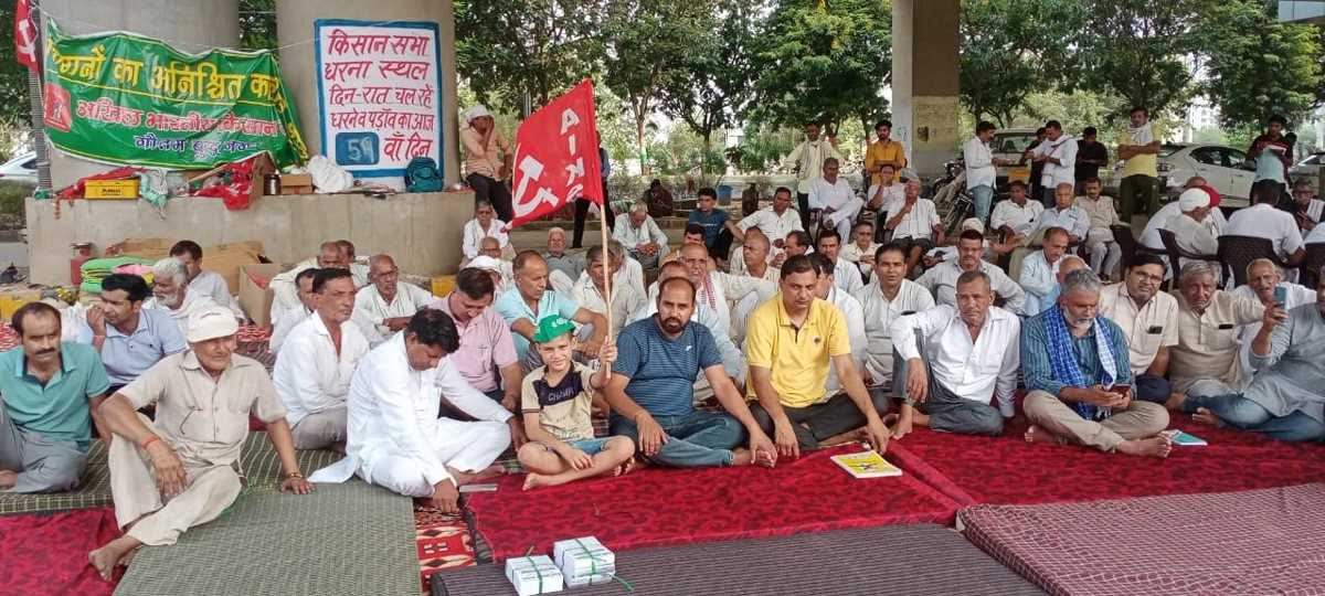 ग्रेनो प्राधिकरण पर धरनारत किसानों ने सीएम से मांगा मुलाकात का समय ग्रेनो प्राधिकरण पर धरनारत किसानों ने सीएम से मांगा मुलाकात का समय